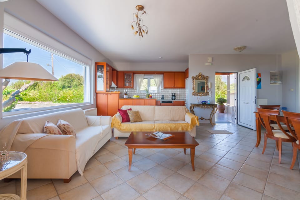Villa | Living area | 42-inch flat-screen TV with satellite channels, TV