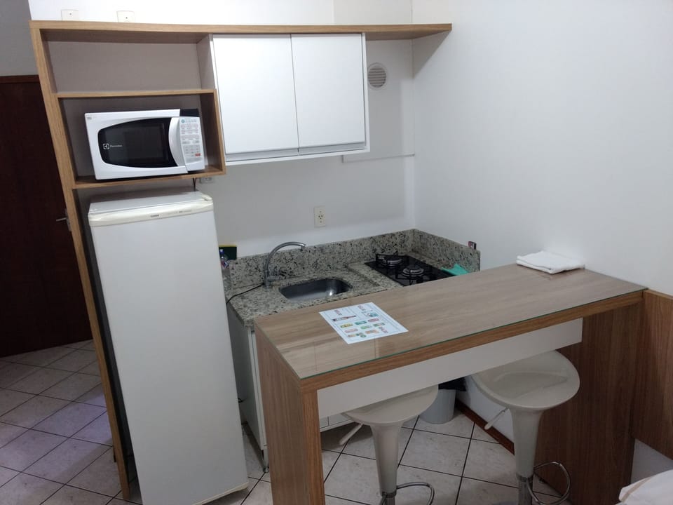 Family Studio | Private kitchenette | Fridge, microwave, oven, stovetop