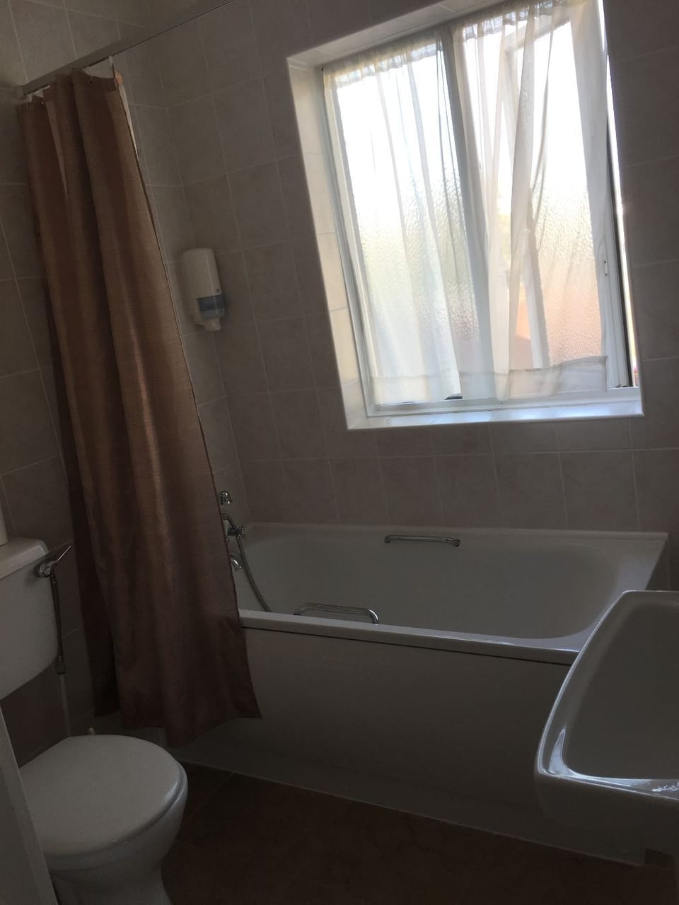 Superior Twin Room | Bathroom shower