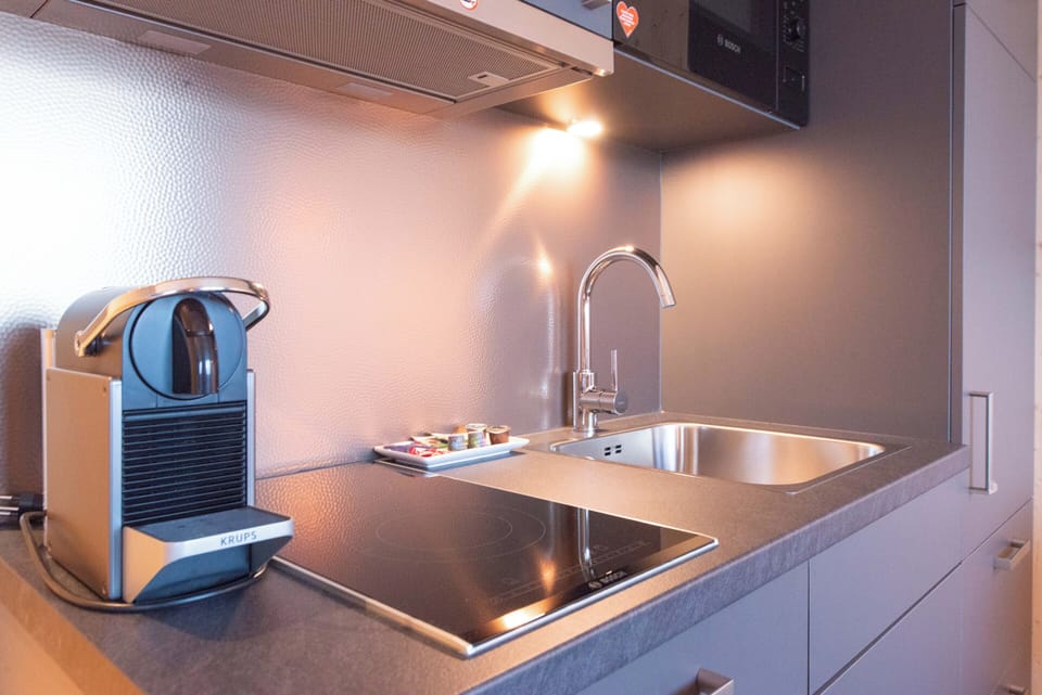 Deluxe Suite | Private kitchen | Espresso maker, coffee/tea maker, cookware/dishes/utensils