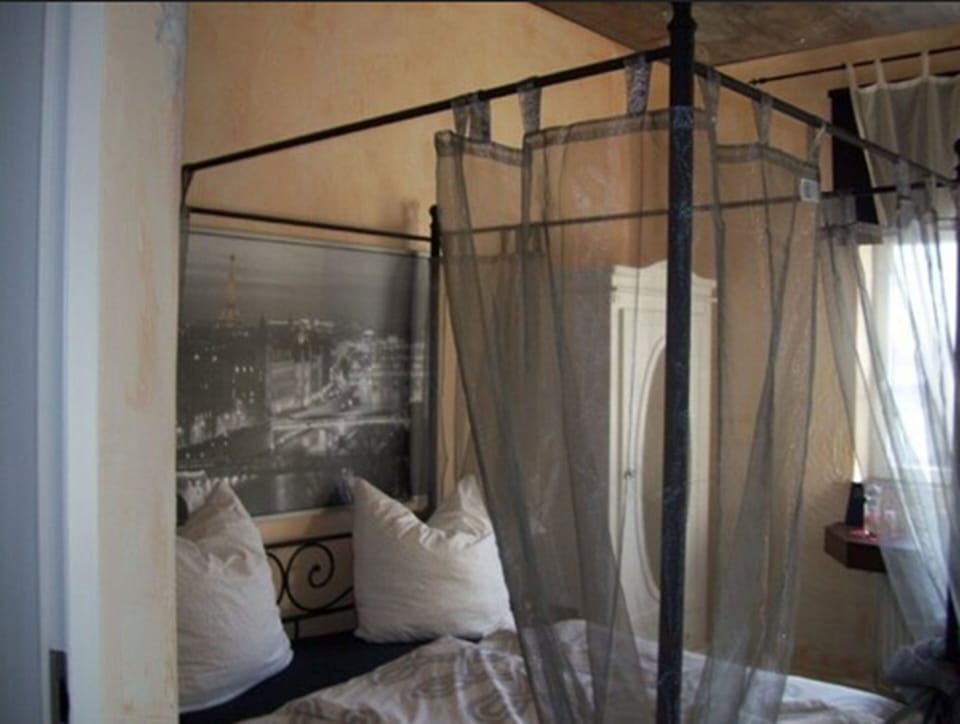 Double Room | Individually furnished, desk, free WiFi, bed sheets