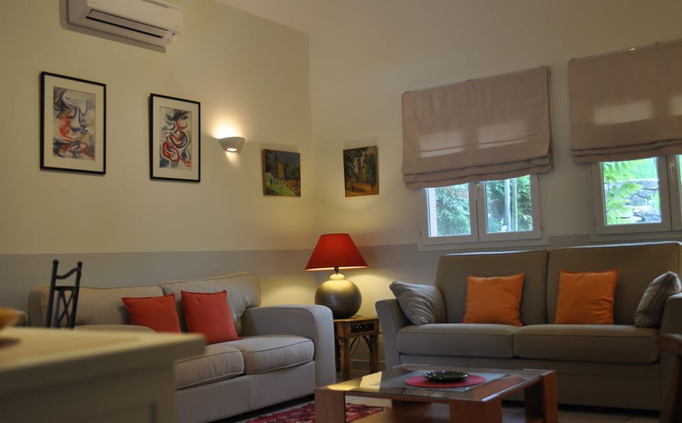 Cottage (Les Oliviers) | Living room | Flat-screen TV, DVD player