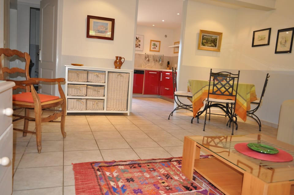 Cottage (Les Oliviers) | Living room | Flat-screen TV, DVD player
