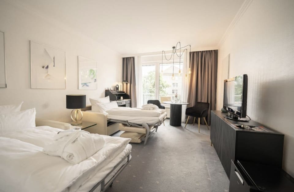 Junior Suite, Balcony | Premium bedding, minibar, in-room safe, desk
