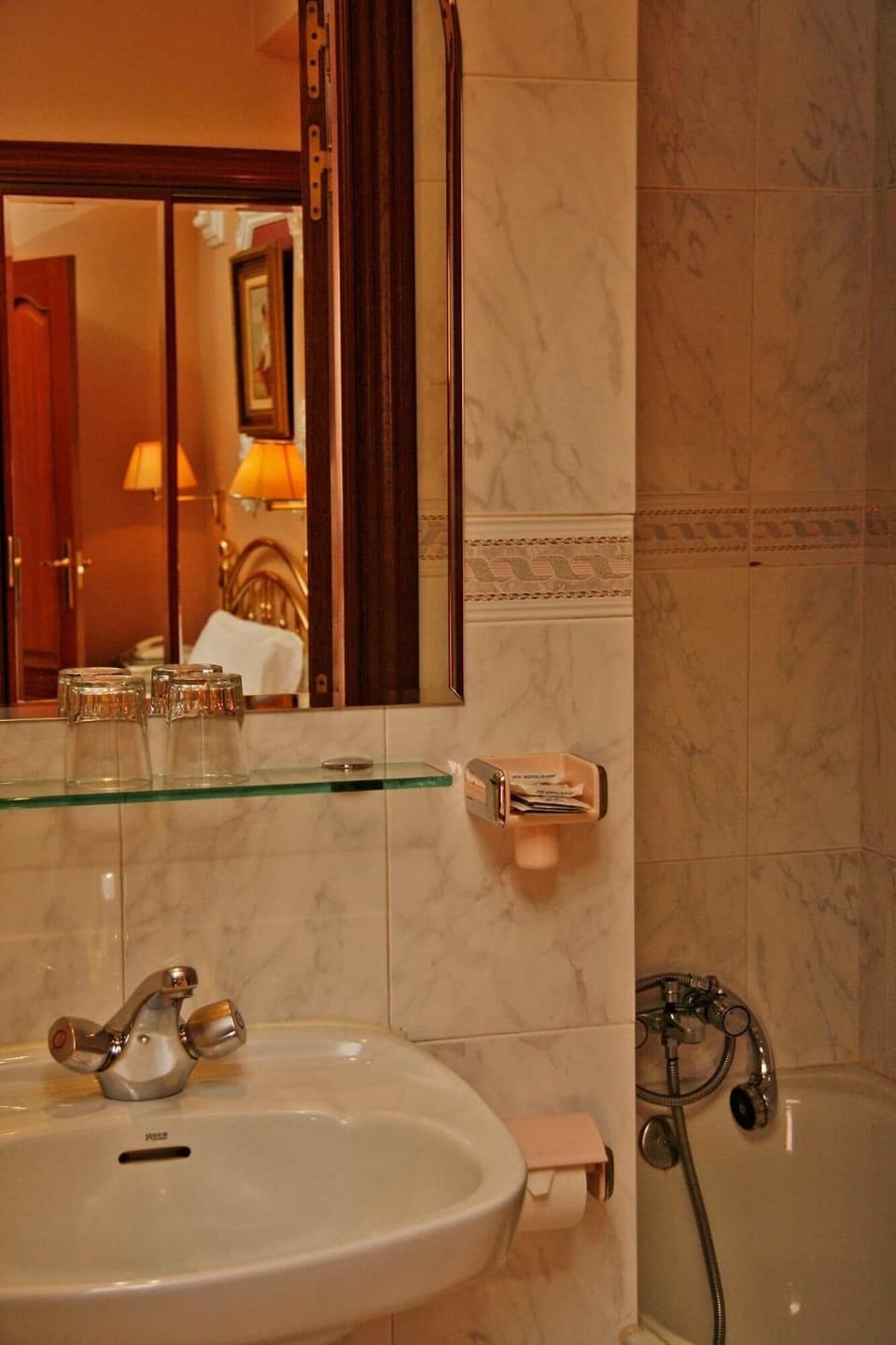 Combined shower/tub, hair dryer, bathrobes, towels