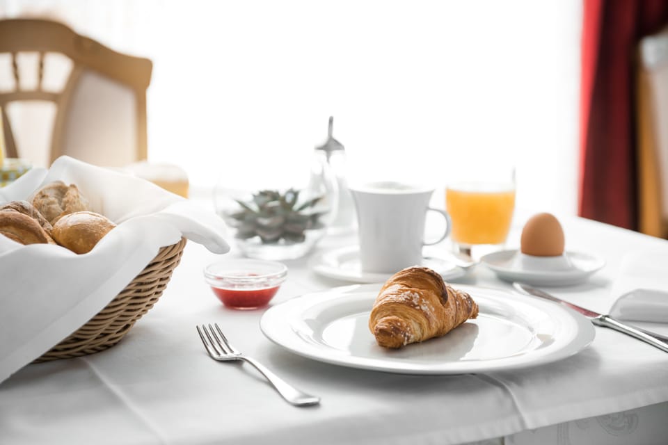 Free buffet breakfast