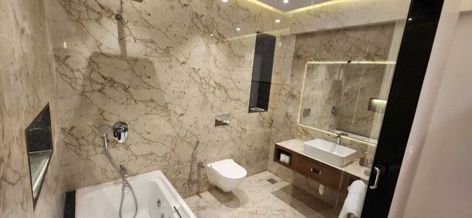 Luxury Villa | Bathroom | Shower, free toiletries, hair dryer, bathrobes
