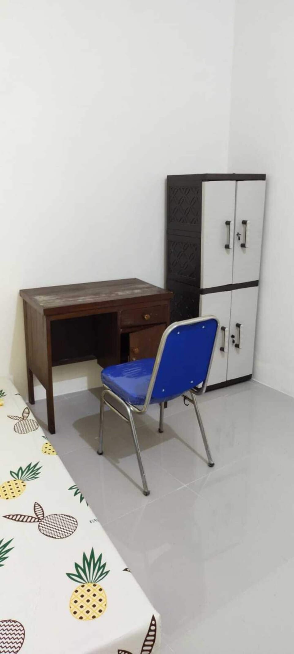Single Room with AC for Male Only | Desk, free WiFi