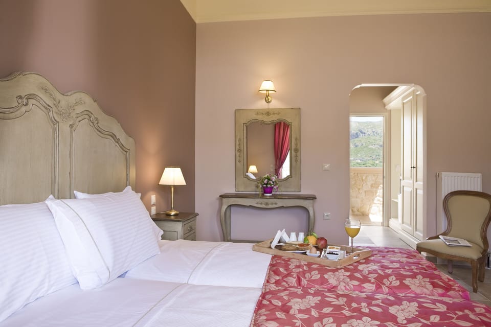 Premium Double or Twin Room | In-room safe, desk, blackout drapes, iron/ironing board
