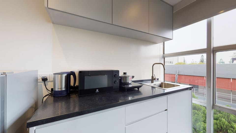 Full-size fridge, microwave, cookware/dishes/utensils, freezer