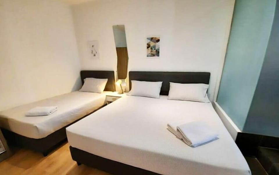 Family Studio Suite | Desk, laptop workspace, iron/ironing board, WiFi (free)