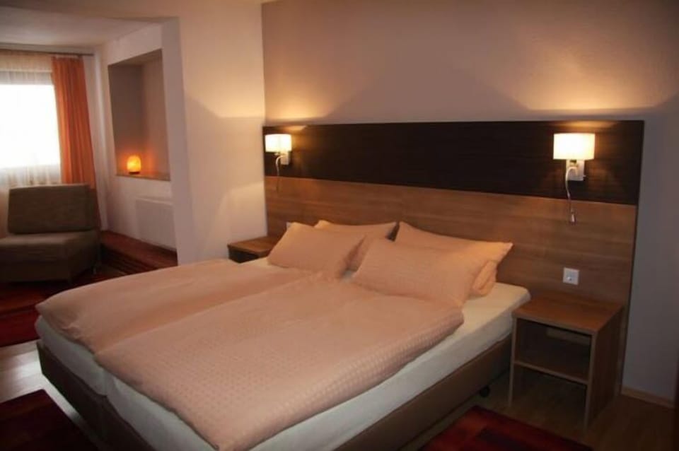 Rollaway beds, free WiFi