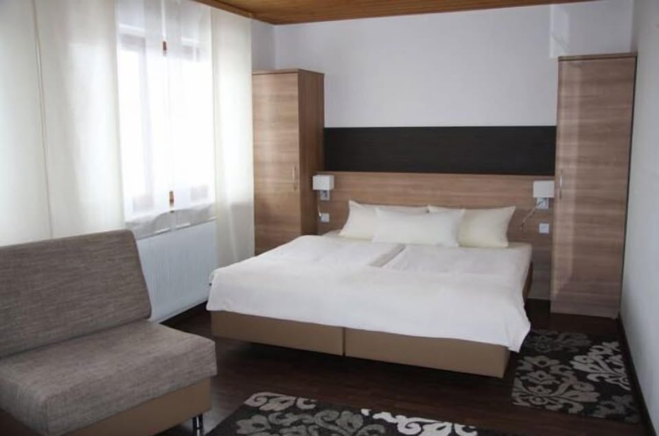 Double Room | Rollaway beds, free WiFi