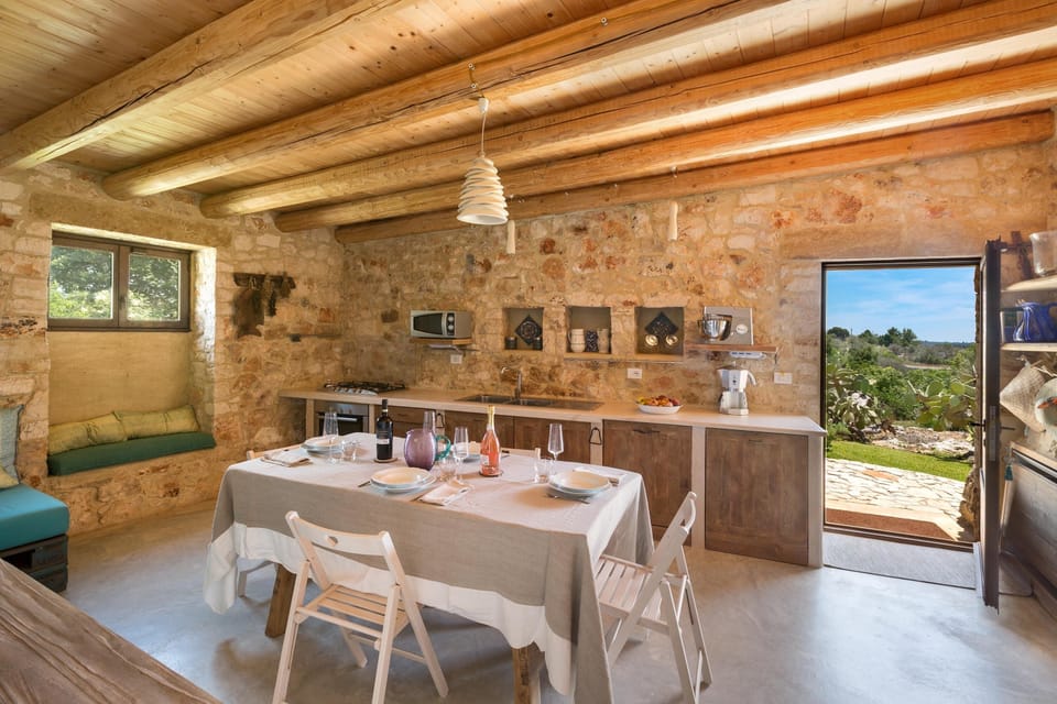 Comfort House, 5 Bedrooms | In-room dining