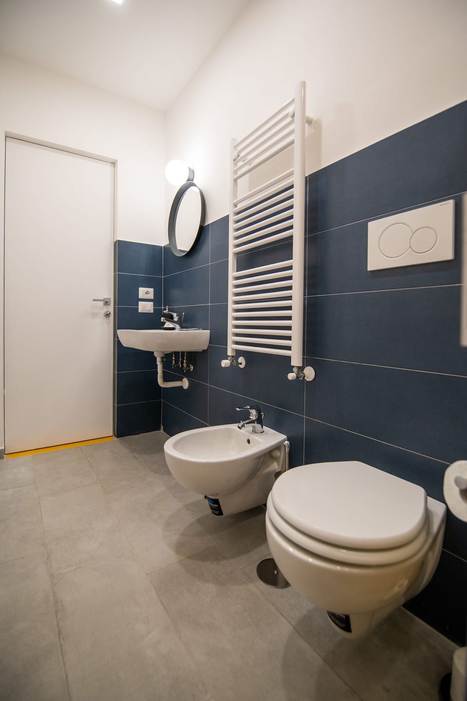 Deluxe Apartment | Bathroom | Shower, rainfall showerhead, free toiletries, hair dryer