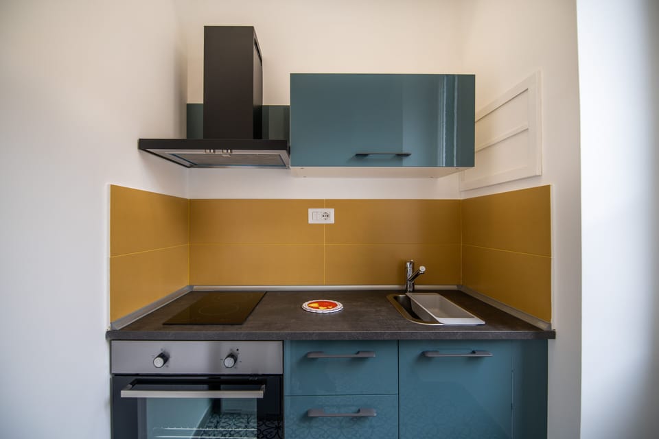 Deluxe Apartment | Private kitchen | Electric kettle