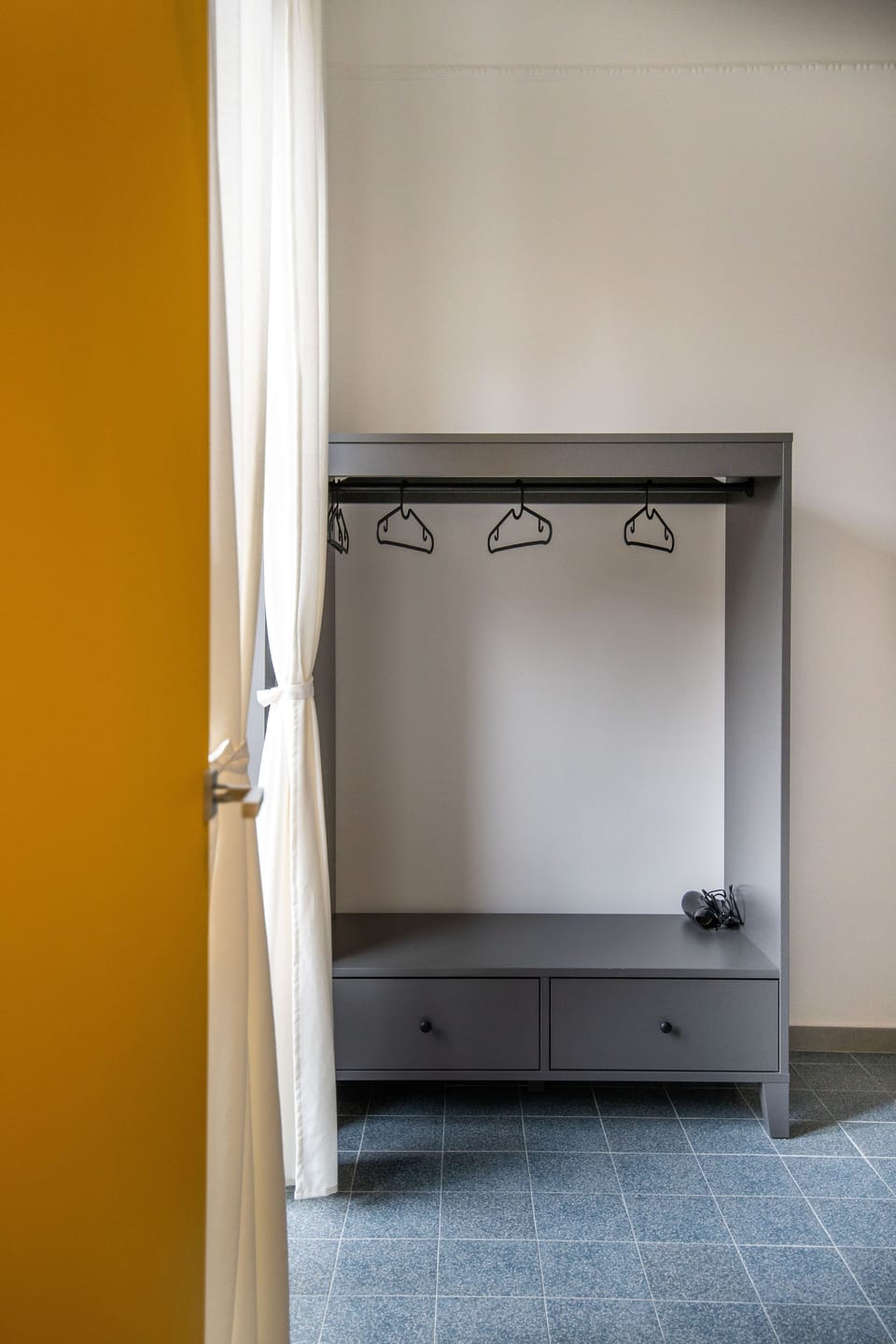 Deluxe Apartment | Desk, blackout drapes, iron/ironing board, free WiFi