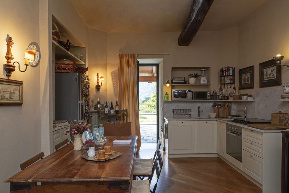 Villa, 6 Bedrooms | In-room dining