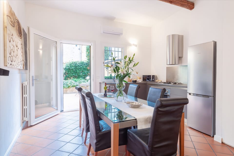 Apartment, 3 Bedrooms | In-room dining