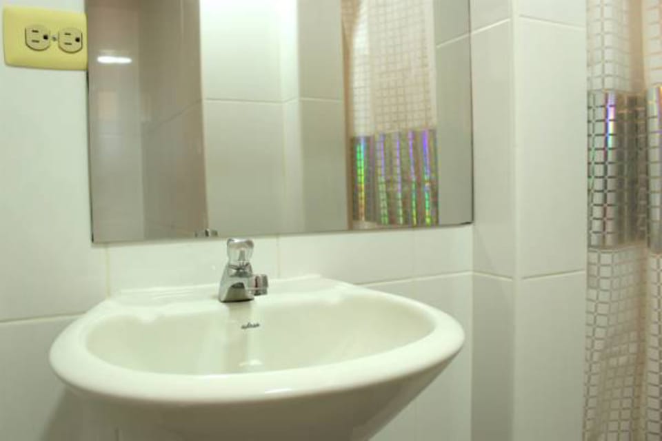 Bathroom sink