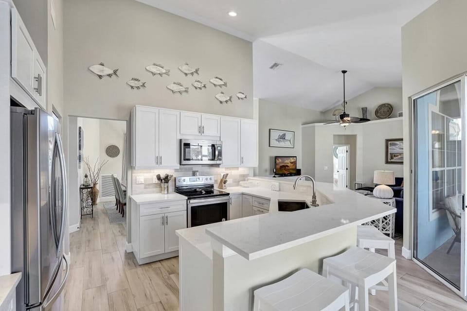 House, Multiple Beds (Lovely Pet-friendly waterfront home w) | Private kitchen | Oven, toaster