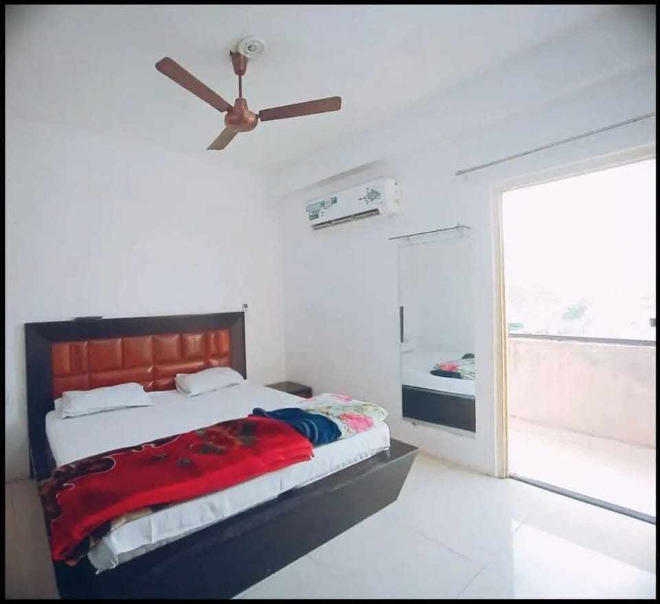 Family Room | In-room safe, laptop workspace, blackout drapes, free WiFi