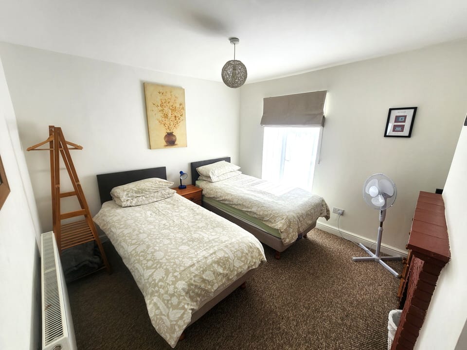 2-bed Flat With Superfast Wi-fi DW Lettings 29br Apartment in Sittingbourne