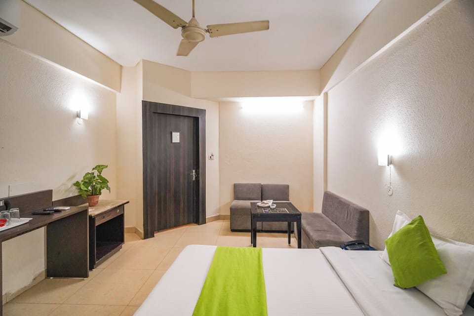 Standard Room | Premium bedding, in-room safe, iron/ironing board, WiFi (free)