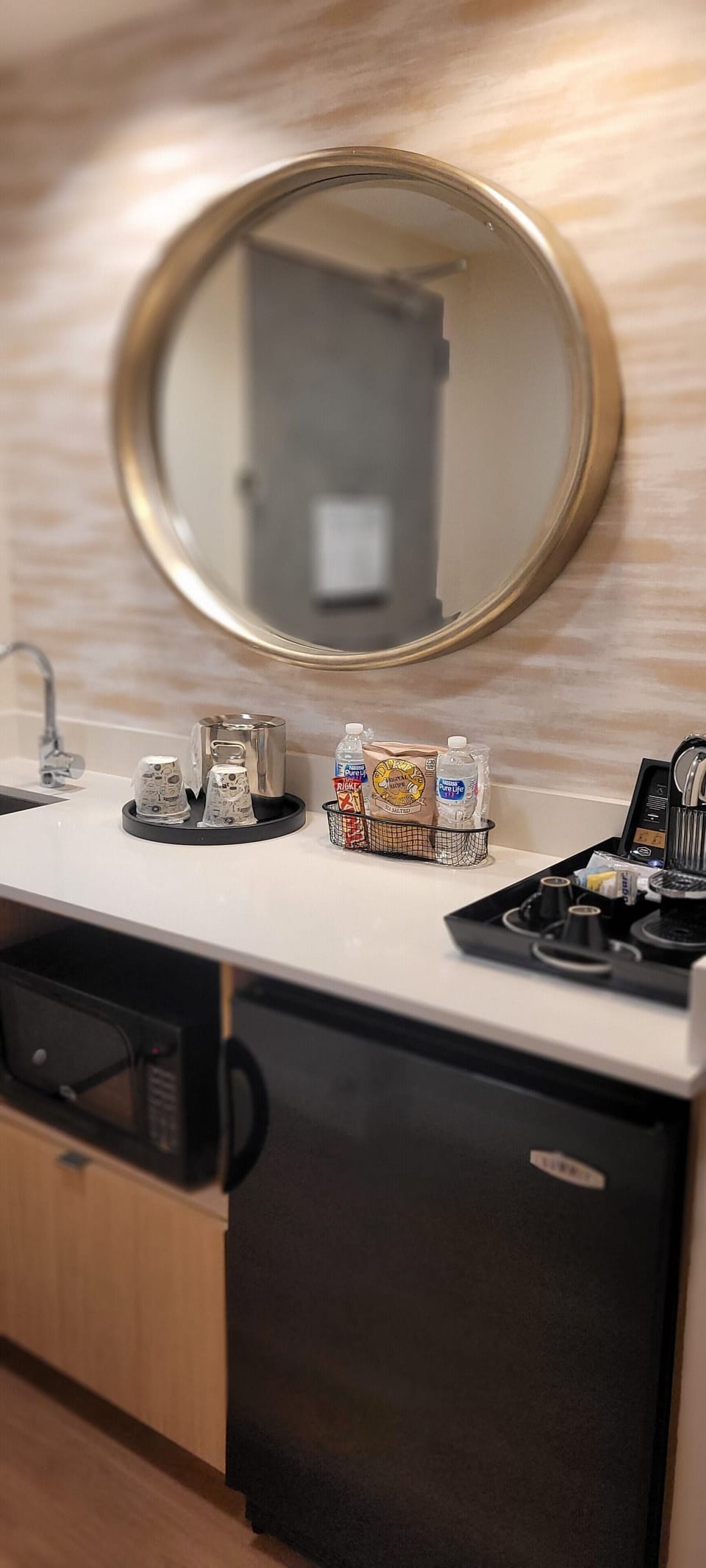 39-inch LED TV with satellite channels, TV