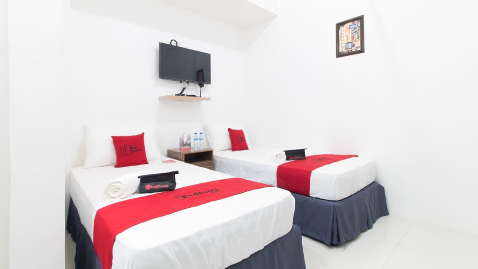 Twin Room | Desk, free WiFi