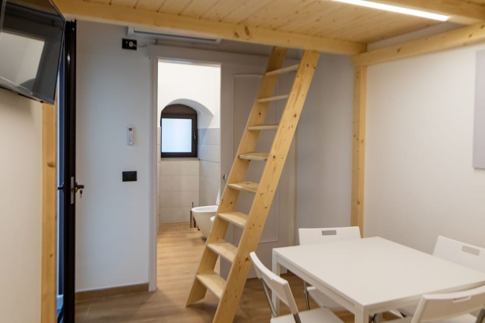 Studio (Uzeda) | Down comforters, desk, WiFi (free), bed sheets