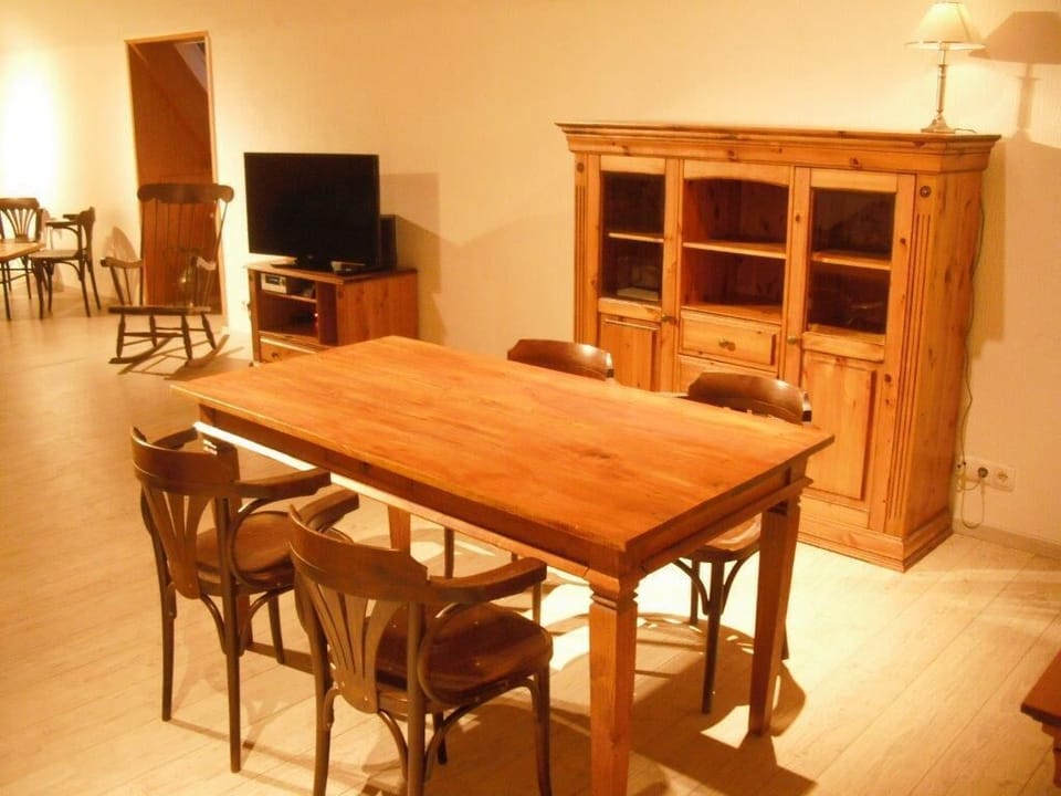 Apartment, 4 Bedrooms | In-room dining