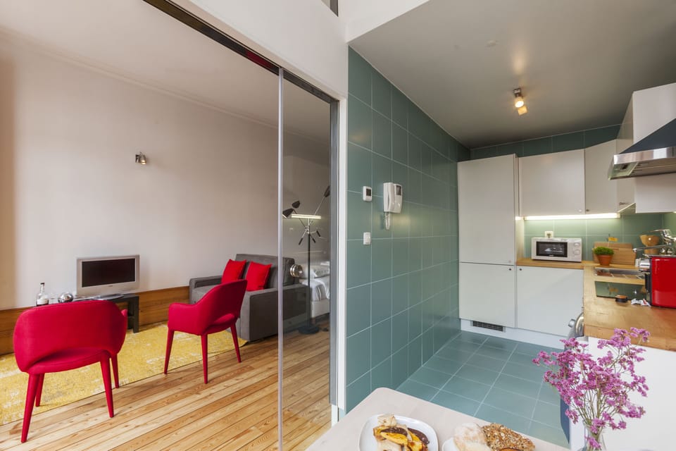 Design Studio, City View | Private kitchen | Fridge, microwave, oven, stovetop