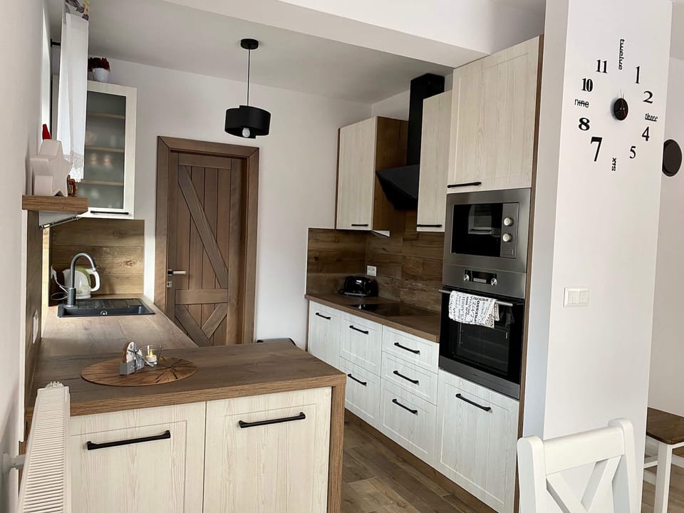 Family Villa | Private kitchen | Fridge, microwave, oven, stovetop