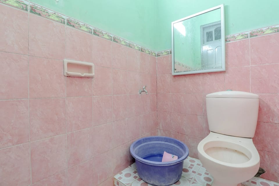 Standard Double Room | Bathroom | Shower, towels