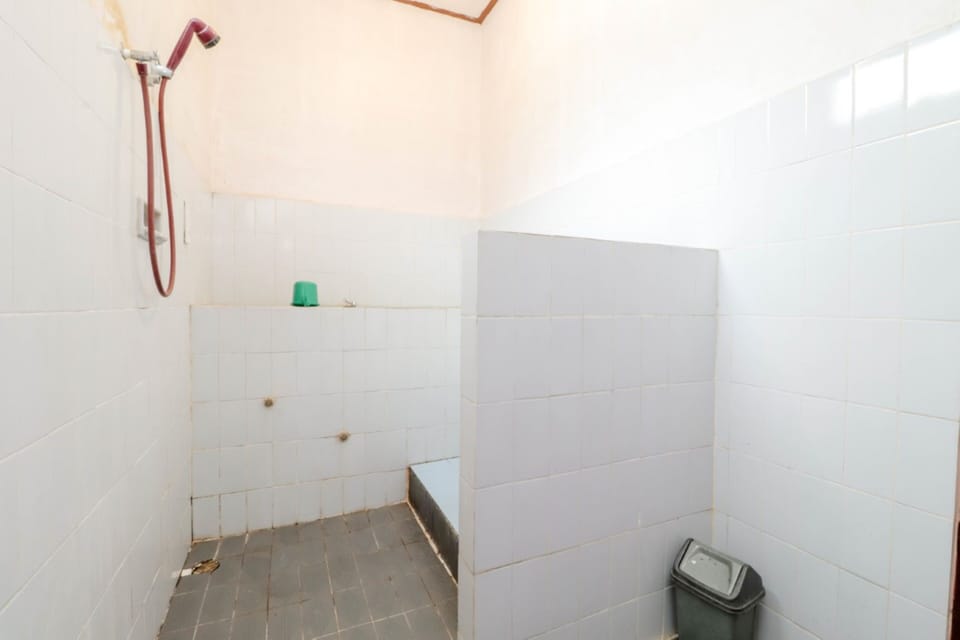 Family Quadruple Room | Bathroom shower