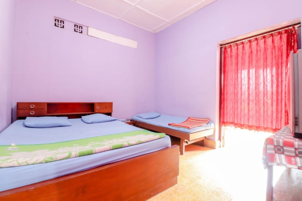 Standard Double Room | Desk, free WiFi, bed sheets