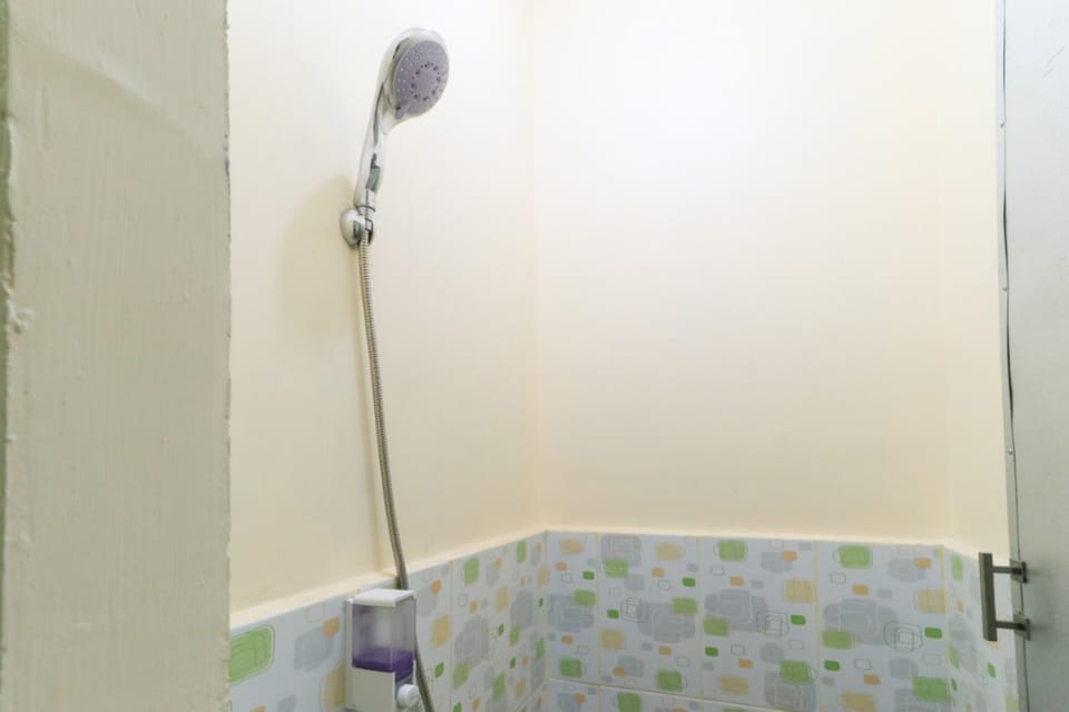 Standard Room | Bathroom | Shower, towels