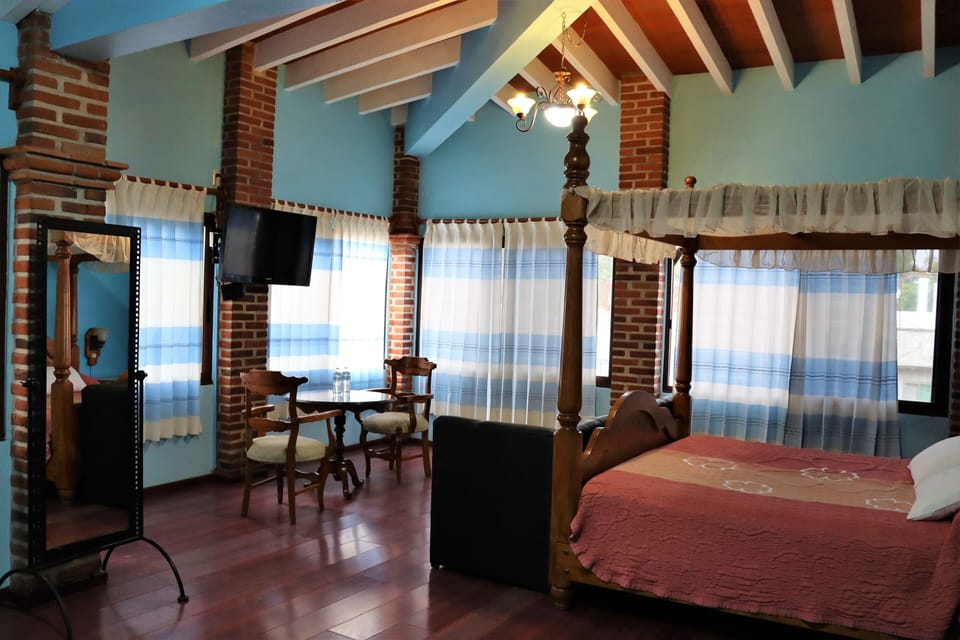 Junior Room | Individually decorated, iron/ironing board, free WiFi, bed sheets