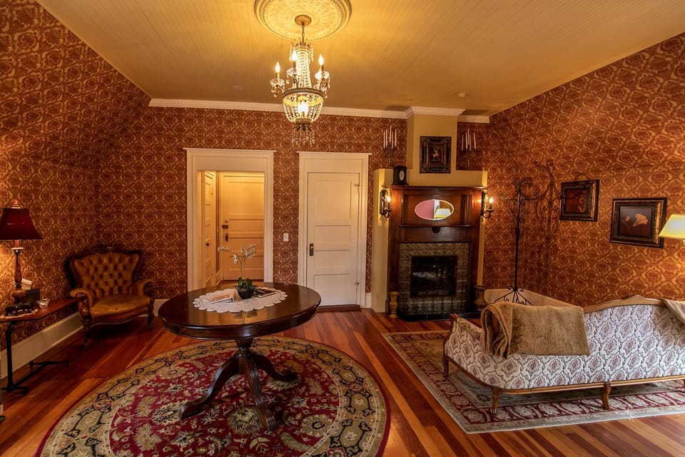 Mother McCloud Suite | Living area