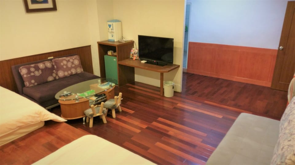 Standard Quadruple Room | Living room | 50-inch LED TV with cable channels, TV