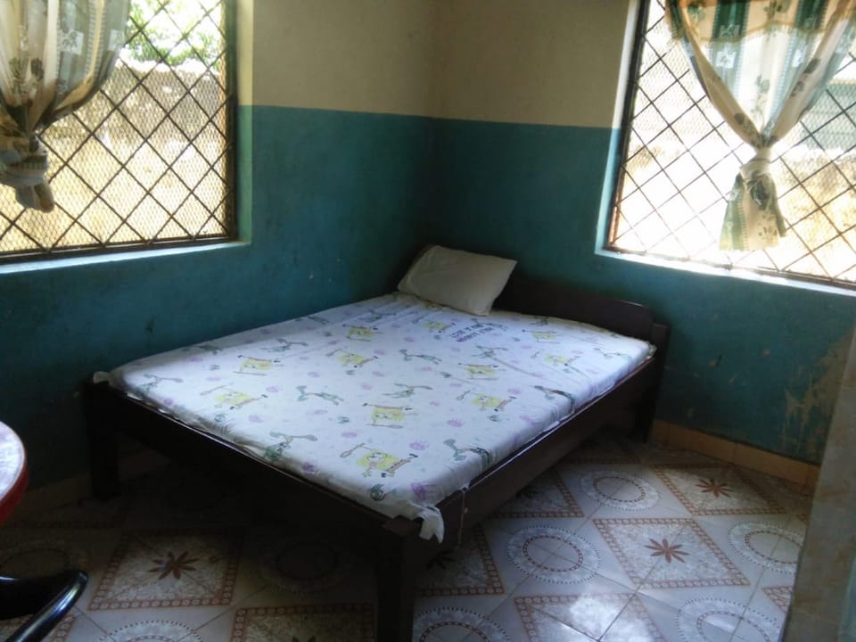 Standard Room | Desk