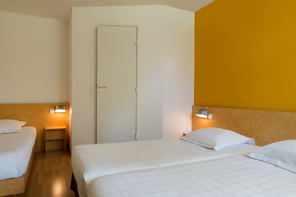 Standard Triple Room | Desk, blackout drapes, soundproofing, iron/ironing board