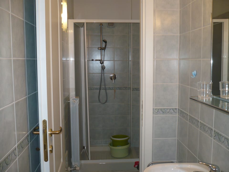 Deluxe Apartment, 1 Bedroom, Sea View (4 pax) | Bathroom shower