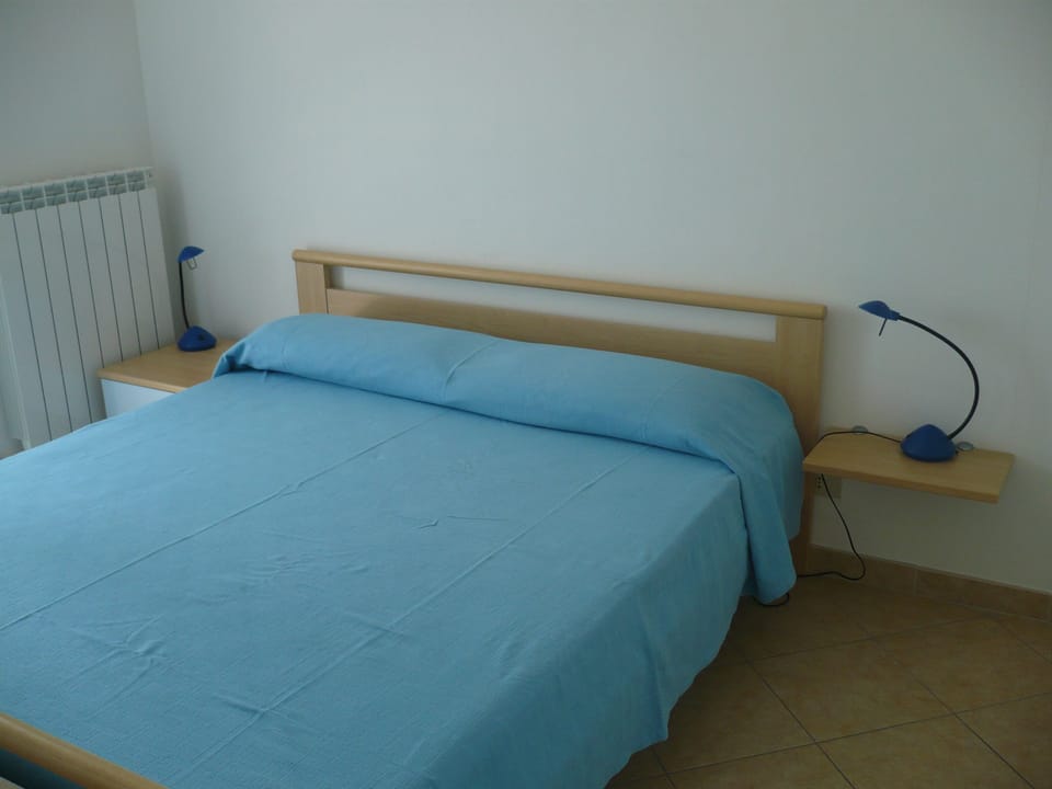 1 bedroom, Frette Italian sheets, premium bedding, down comforters