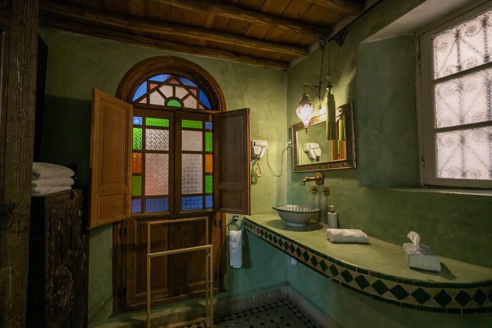 Superior Triple Room, Multiple Beds, Non Smoking (Nafissa) | Bathroom | Shower, rainfall showerhead, free toiletries, hair dryer
