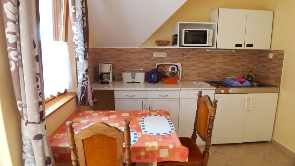 Comfort Apartment | Private kitchen | Full-size fridge, microwave, stovetop, coffee/tea maker