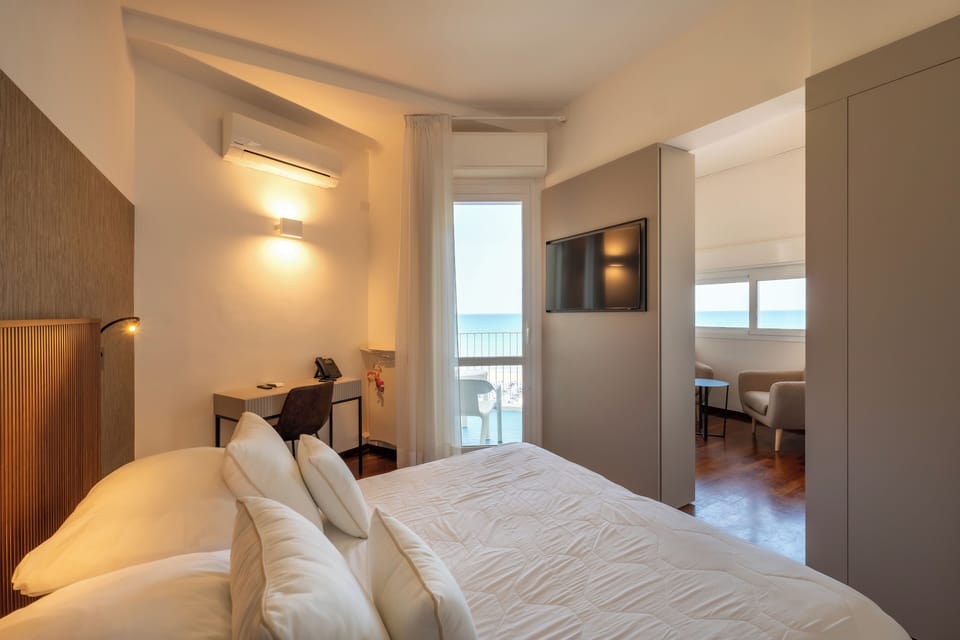 Junior Studio Suite, Balcony, Sea View | Water view