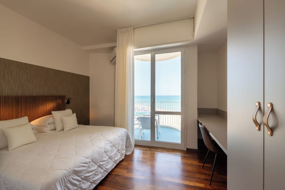 In-room safe, desk, soundproofing, WiFi (free)