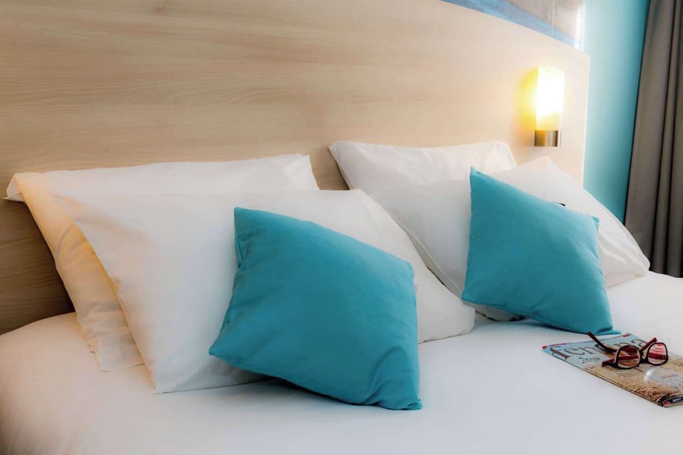 Desk, rollaway beds, free WiFi, bed sheets